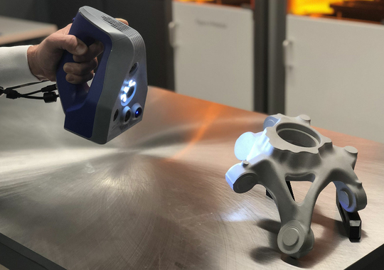 How to 3D scan an object with a portable structured light scanner