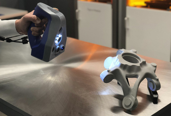 How to 3D scan an object with a portable structured light scanner