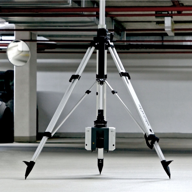 Two-way elevating tripod
